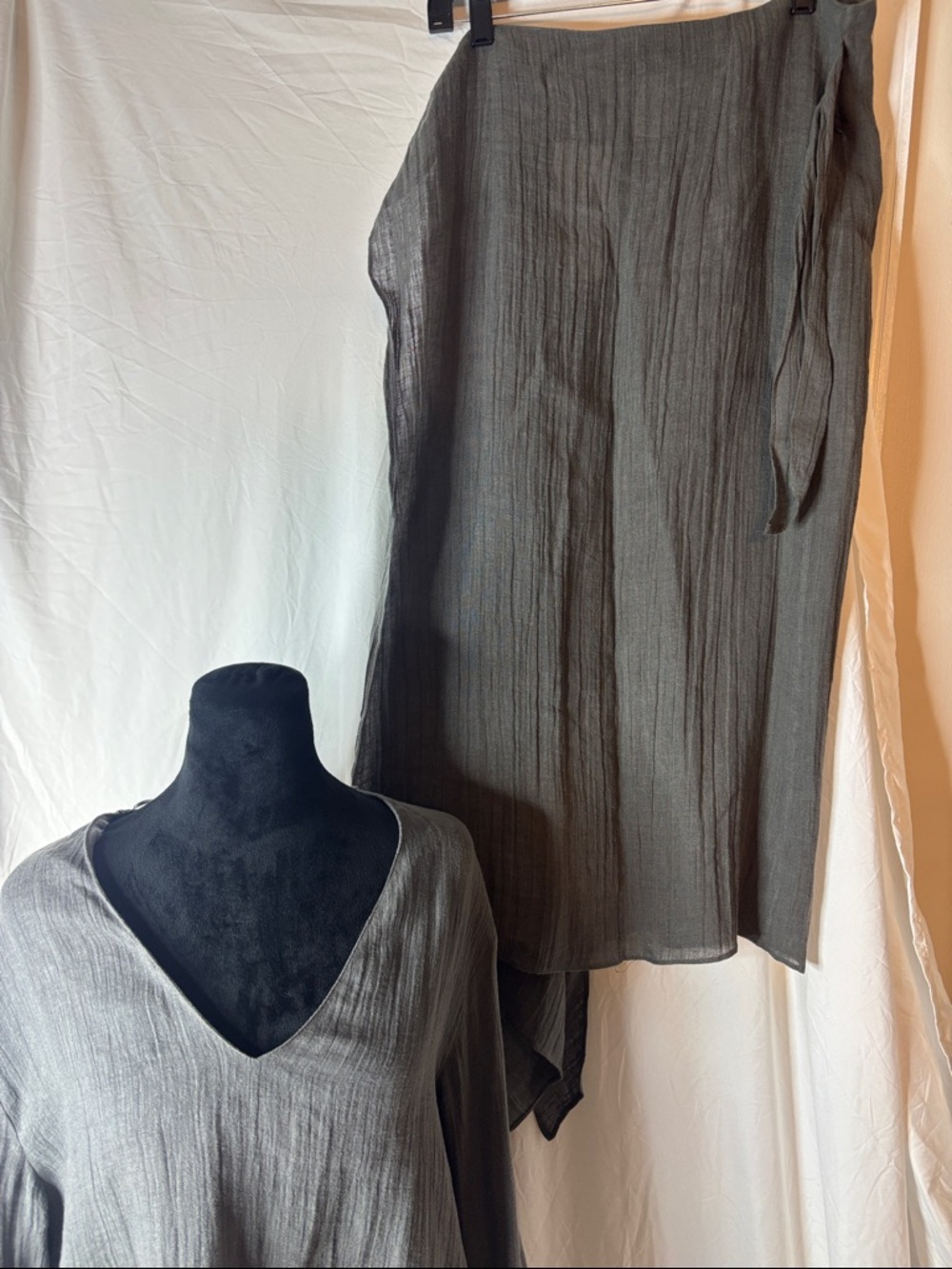 Zara Gray V-Neck Long Sleeve Top - Picture 9 of 9